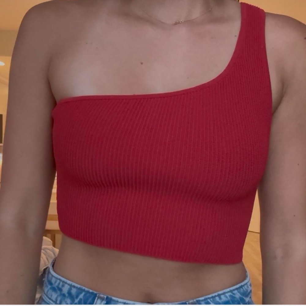 Aritzia babaton ribbed one shoulder red crop top